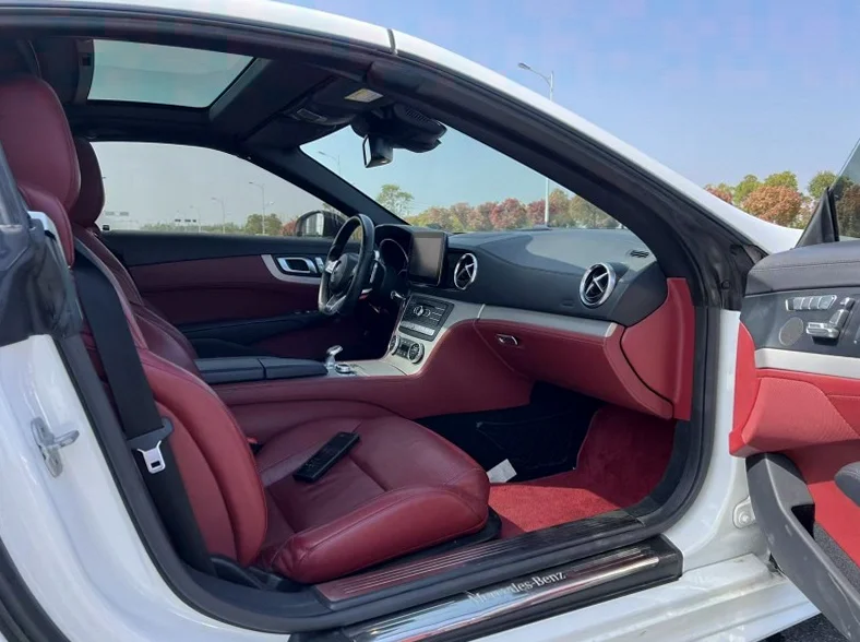 奔驰SL 内饰后排