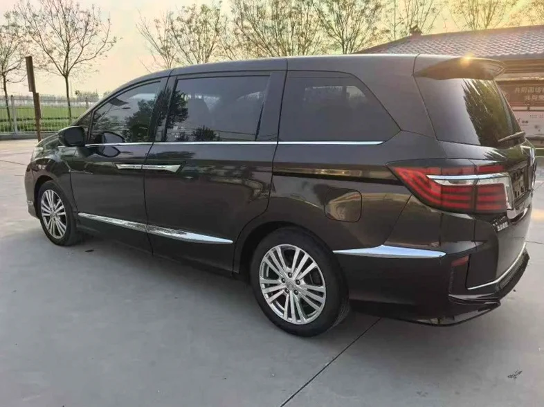 本田艾力绅 内饰前排