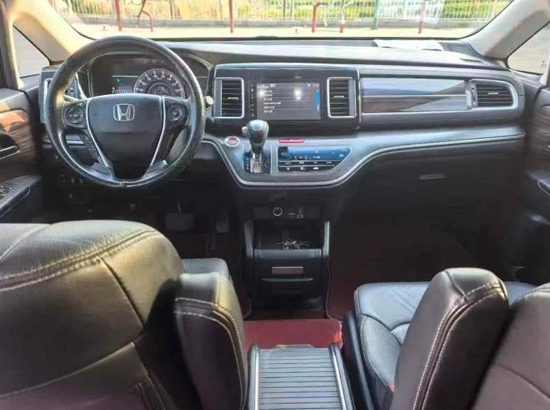 本田艾力绅 后面外观三