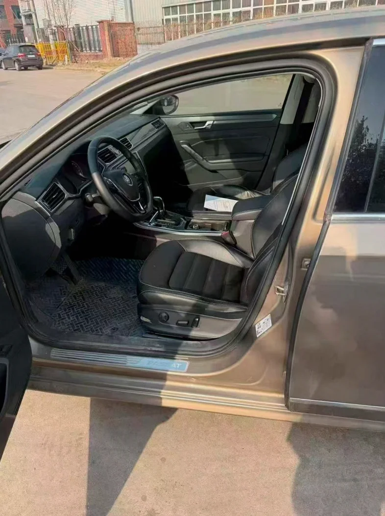 大众帕萨特 正面外观二