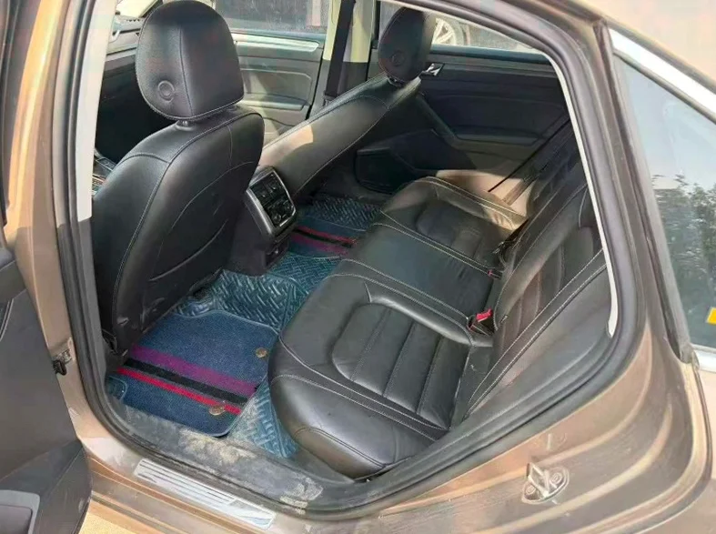 大众帕萨特 后面外观一