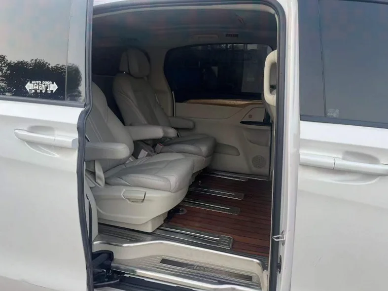 别克GL8 内饰后排