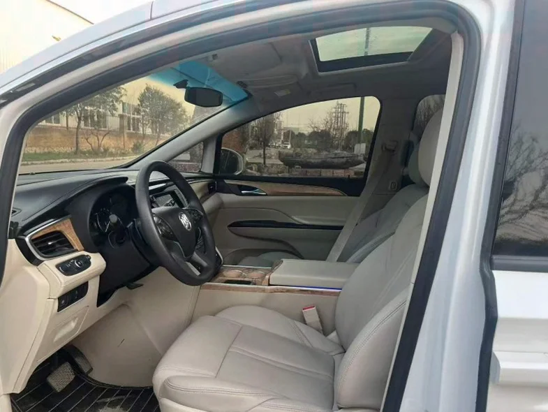 别克GL8 后面外观三