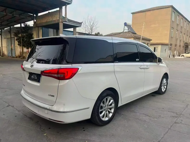 别克GL8 后面外观二