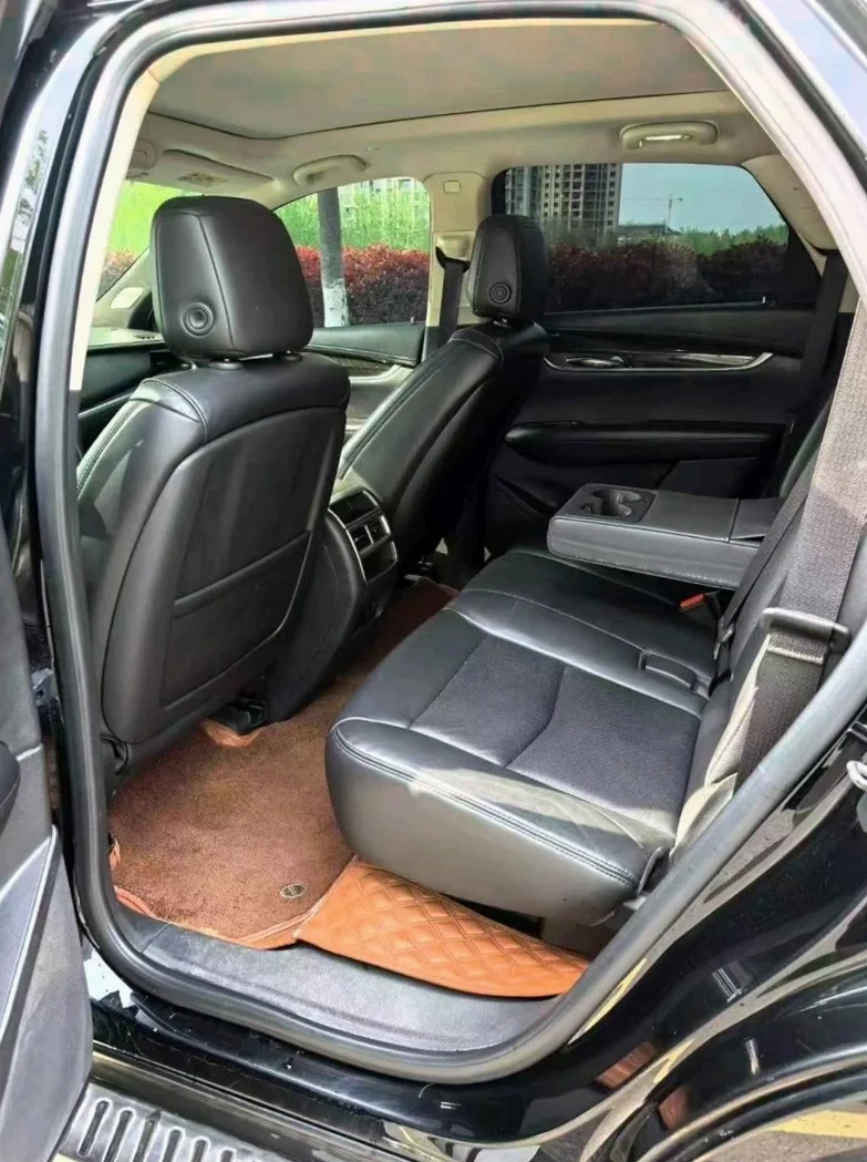 凯迪拉克XT5 驾驶室