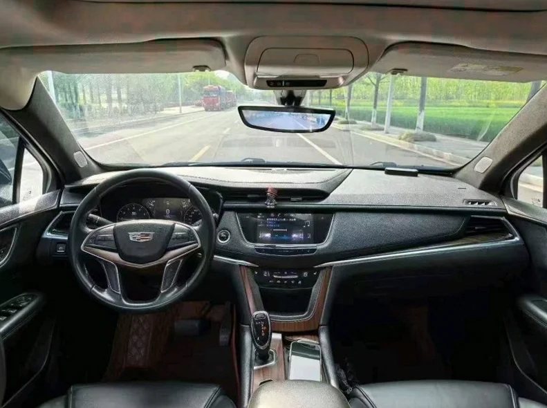 凯迪拉克XT5 内饰前排