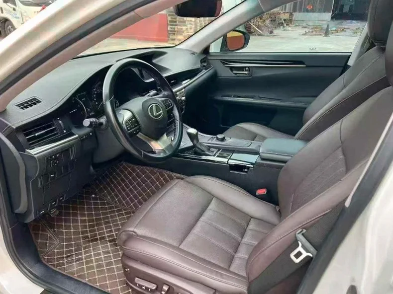 雷克萨斯ES 后面外观一