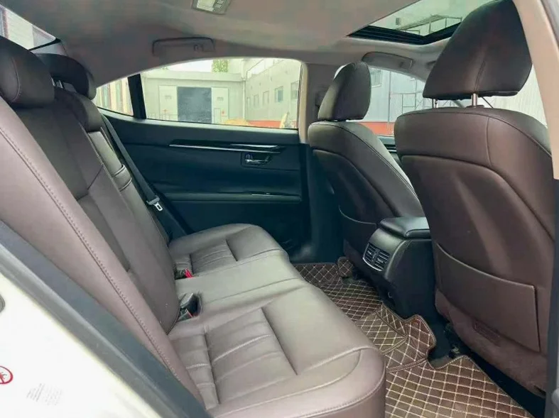 雷克萨斯ES 后面外观三