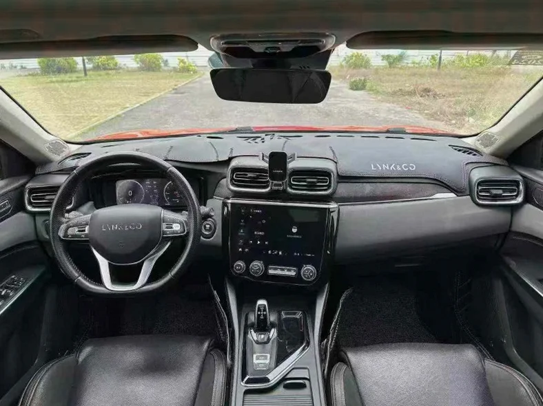 领克02 后面外观二