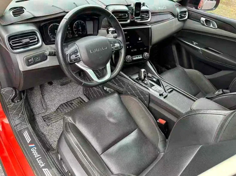 领克02 后面外观一