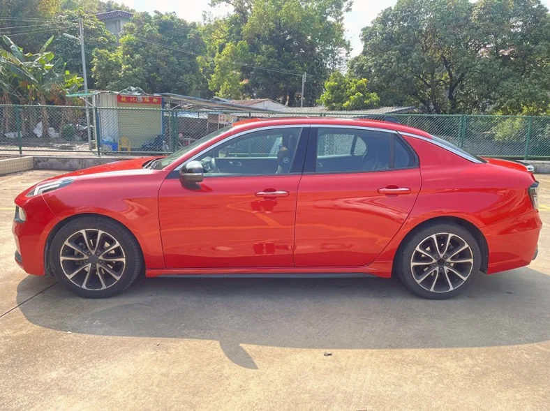 领克03 正面外观三