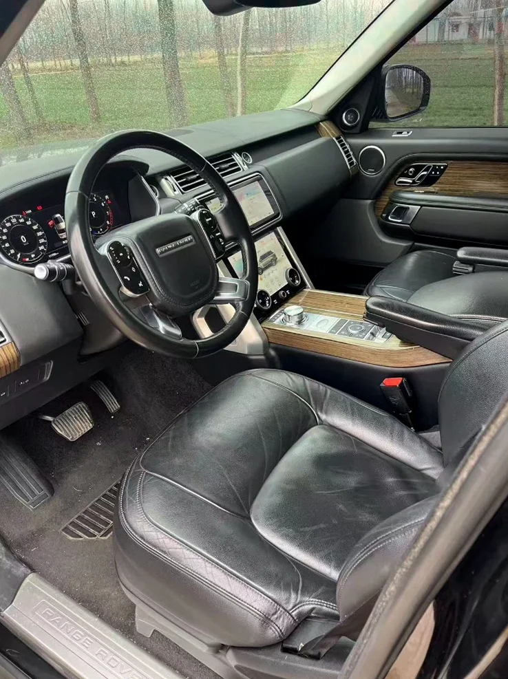 路虎揽胜行政 后面外观一