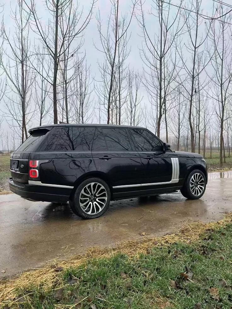 路虎揽胜行政 内饰后排