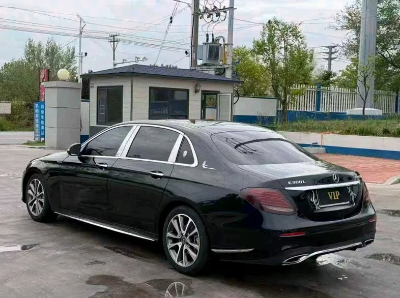 奔驰E 内饰前排