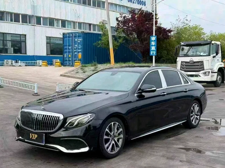 奔驰E 正面外观二