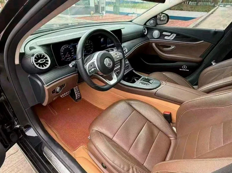 奔驰E 后面外观三