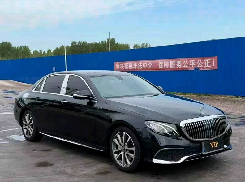 奔驰E 正面外观三