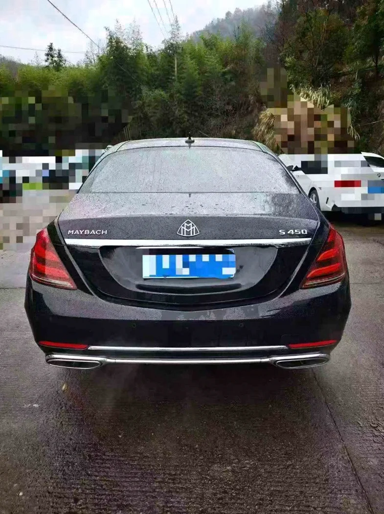 奔驰迈巴赫S级 后面外观二
