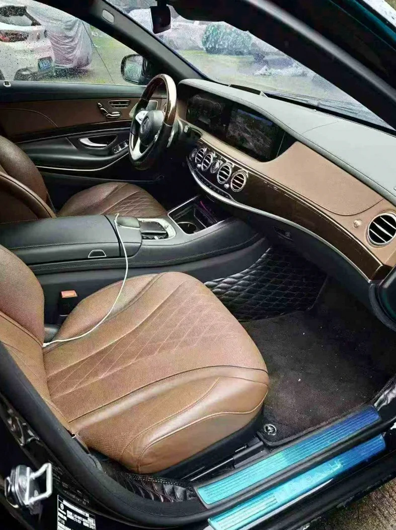 奔驰迈巴赫S级 内饰前排