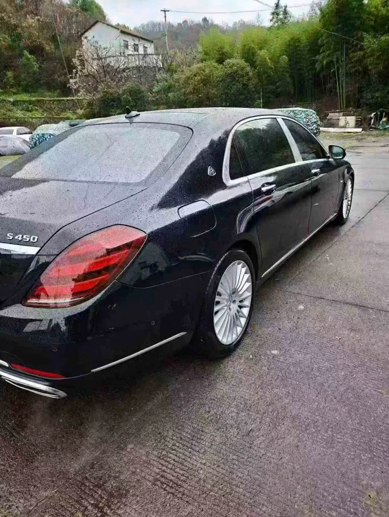 奔驰迈巴赫S级 后面外观一