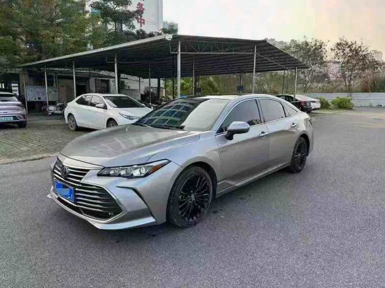 丰田亚洲龙 正面外观三