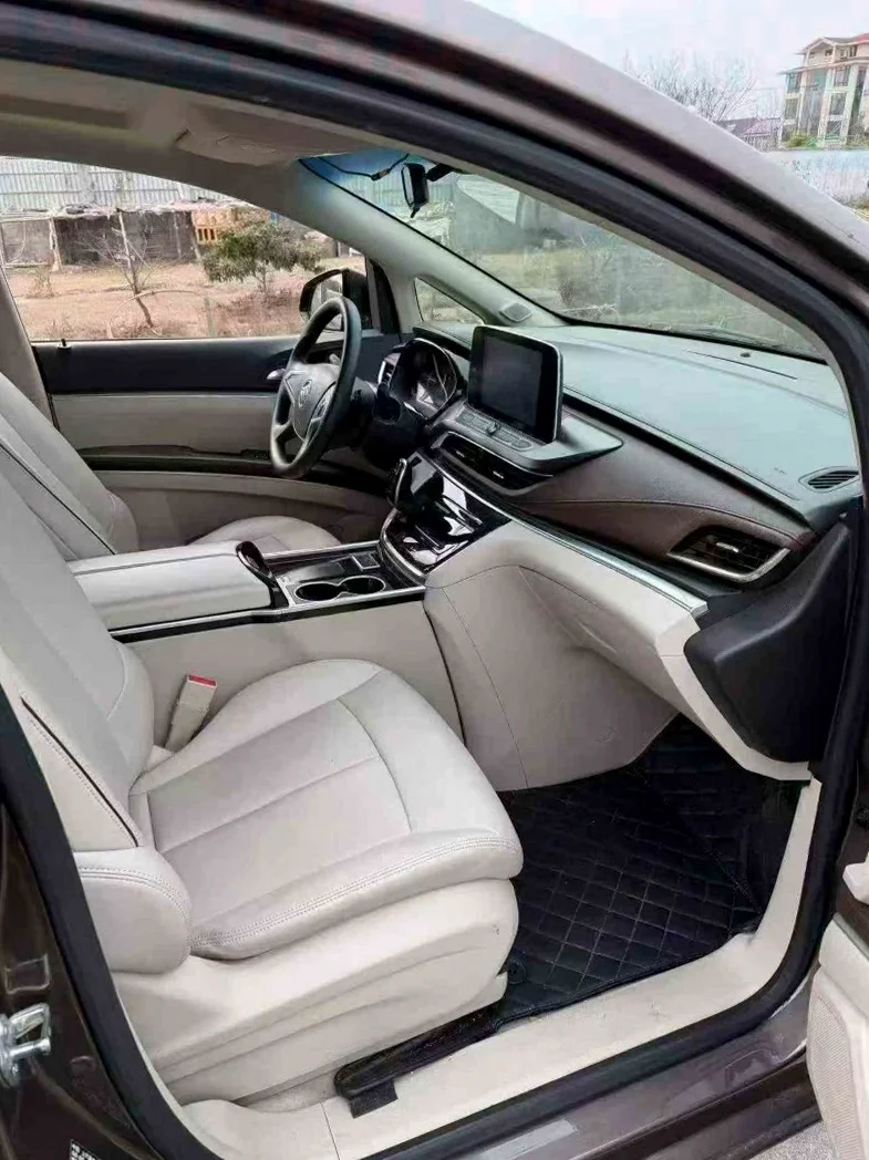 别克GL8 后面外观二