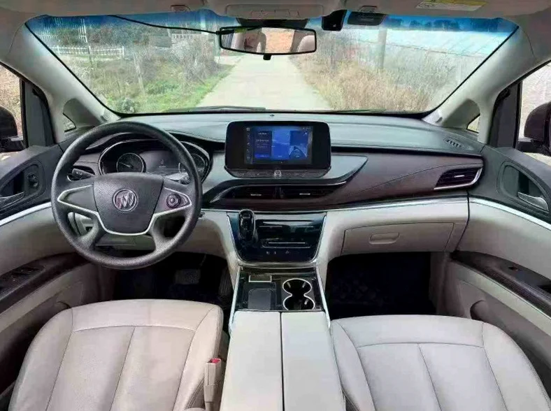 别克GL8 后面外观一