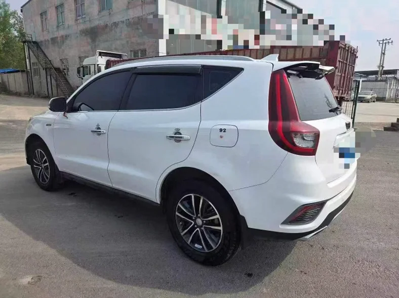 吉利远景 内饰后排