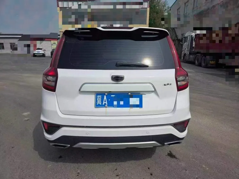 吉利远景 驾驶室