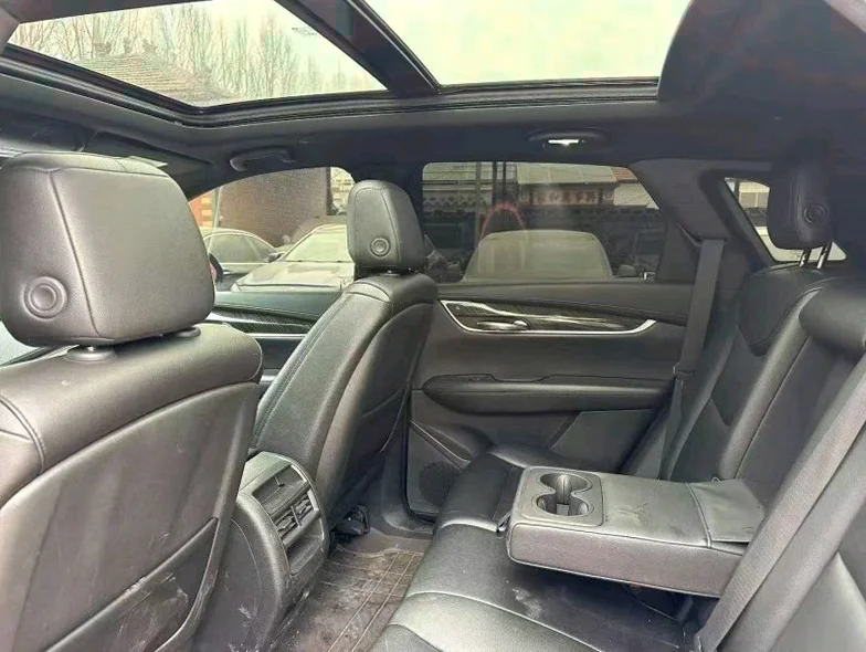 凯迪拉克XT5 内饰后排