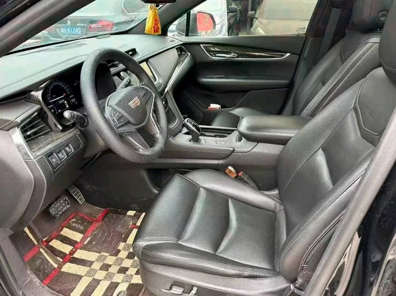 凯迪拉克XT5 驾驶室