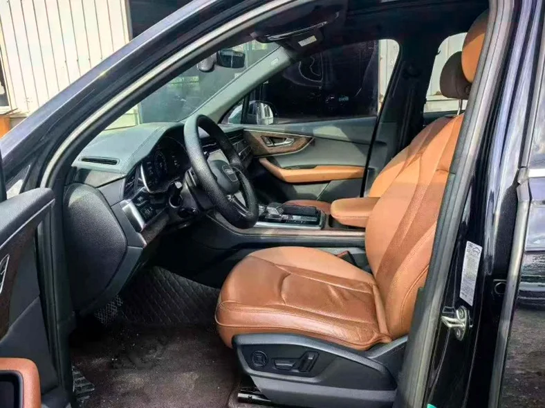 奥迪Q7 后面外观三