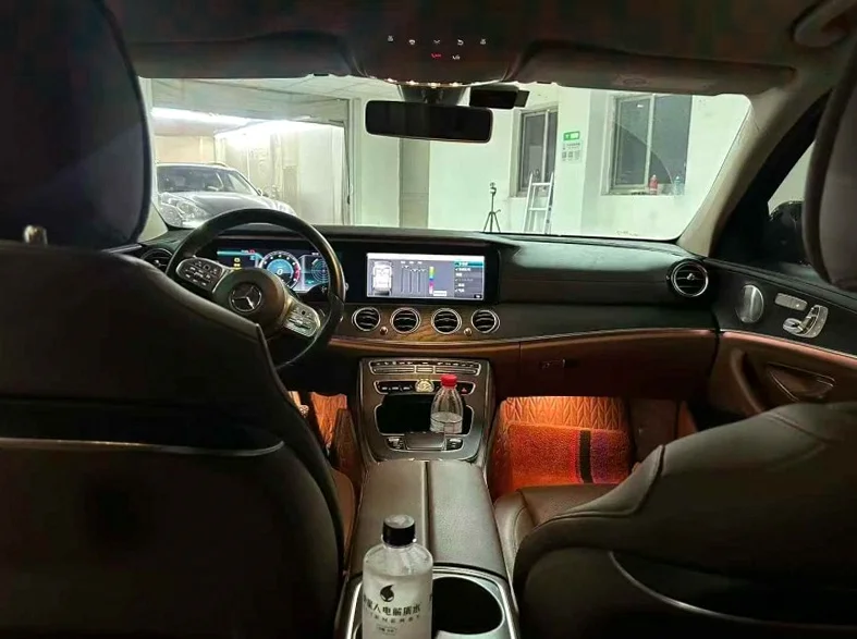 奔驰E 后面外观三