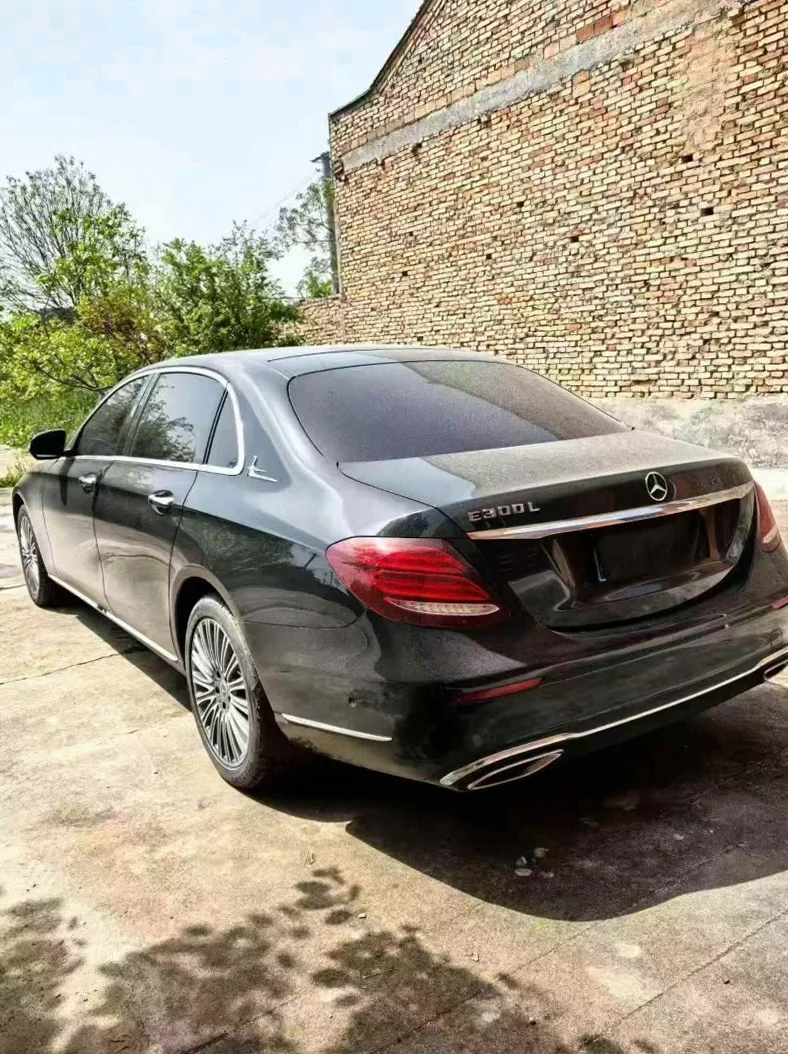 奔驰E 后面外观三