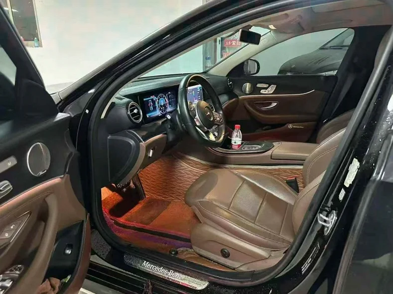 奔驰E 后面外观二