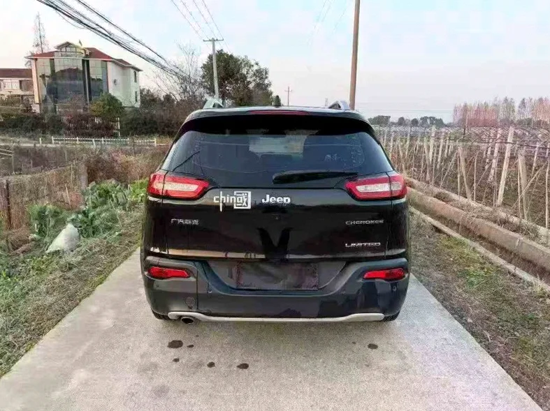 Jeep自由光 驾驶室