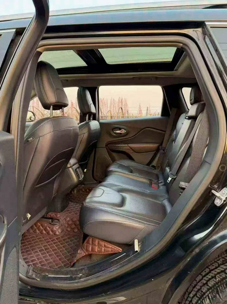 Jeep自由光 后面外观三