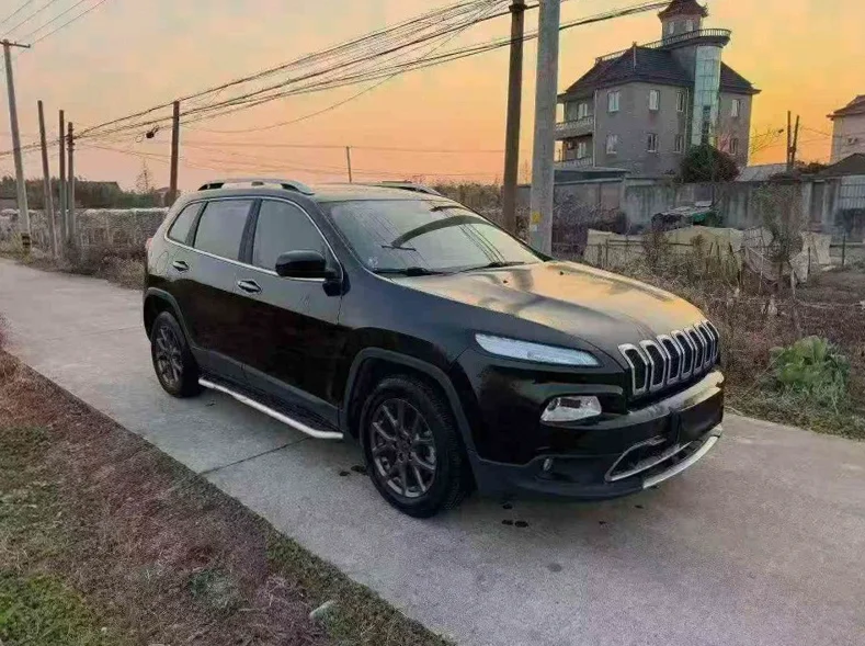 Jeep自由光 正面外观三