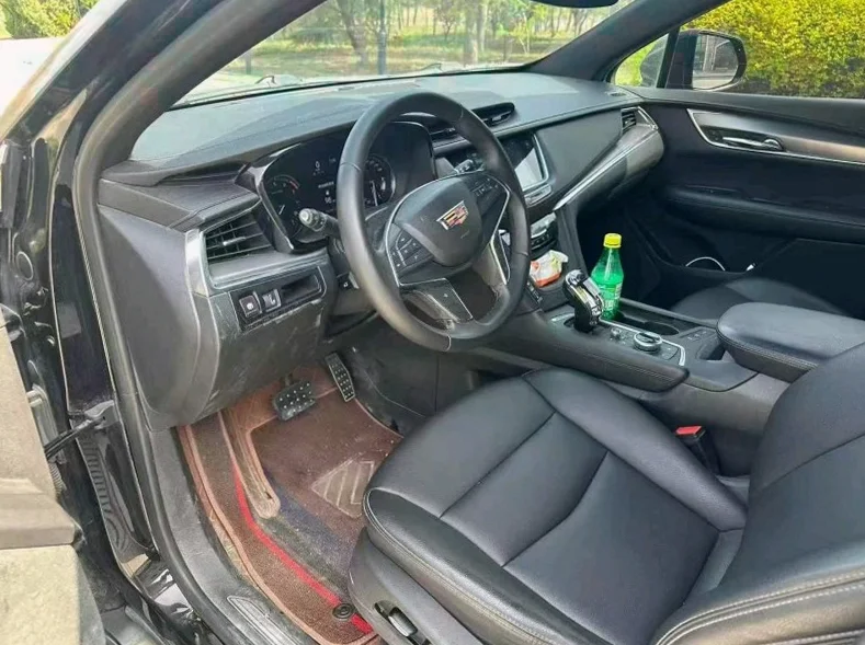 凯迪拉克XT5 内饰前排