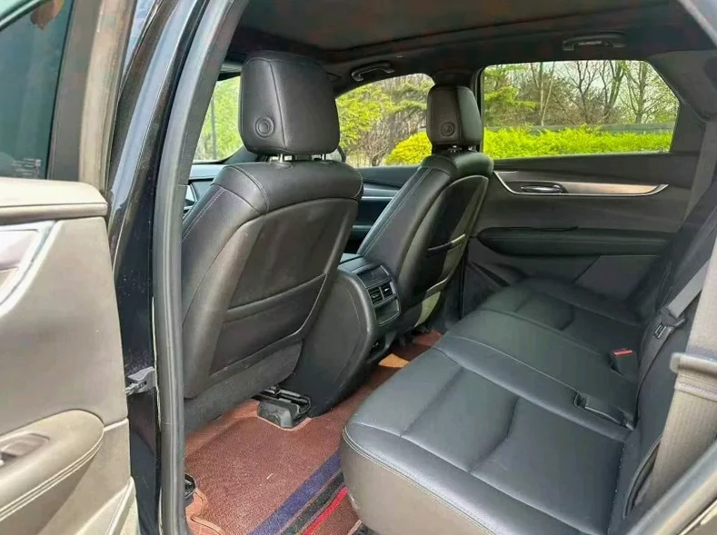 凯迪拉克XT5 内饰后排