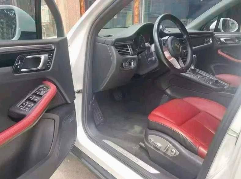 保时捷Macan 后面外观三