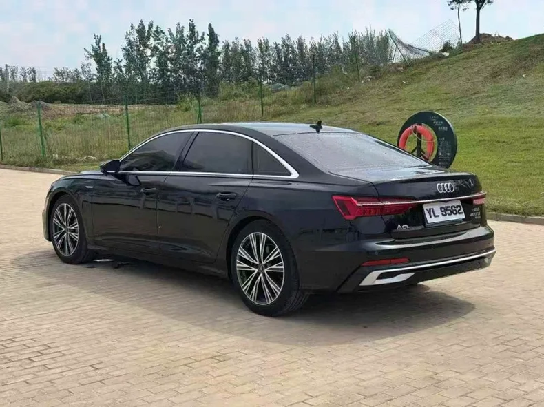 奥迪A6L 内饰前排