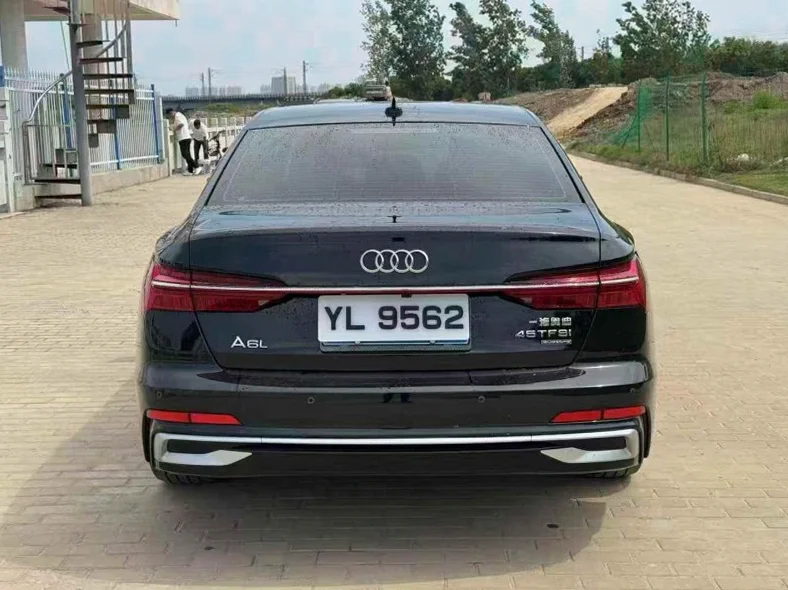 奥迪A6L 内饰后排