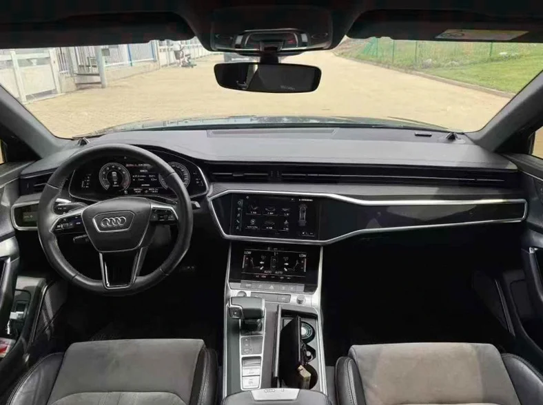 奥迪A6L 后面外观一