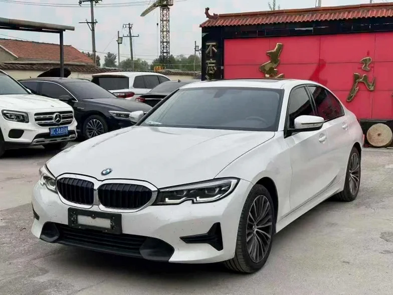 宝马3系 正面外观二