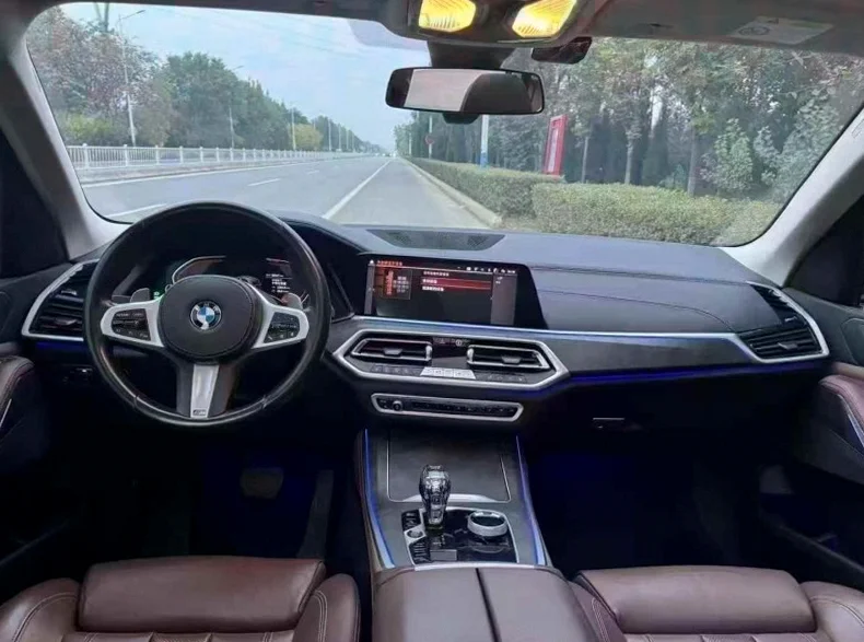 宝马X5 后面外观一