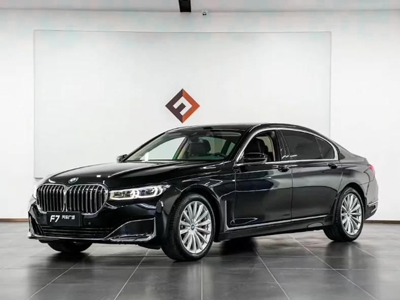 宝马7系 正面外观三