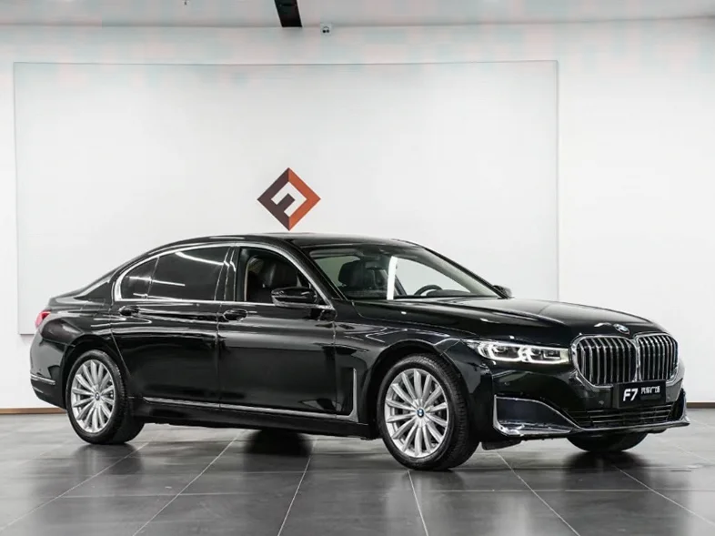 宝马7系 正面外观二