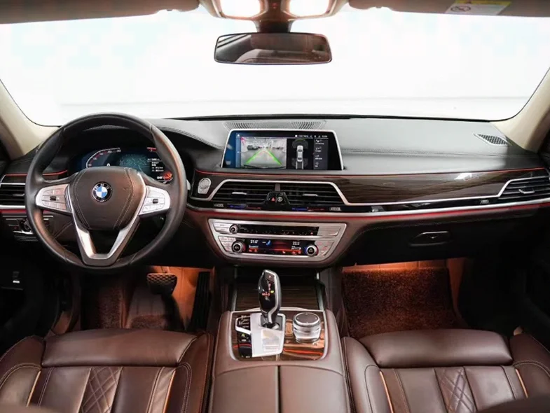 宝马7系 后面外观三