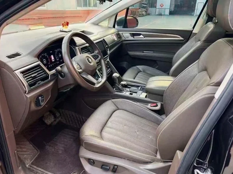 大众威然 后面外观一